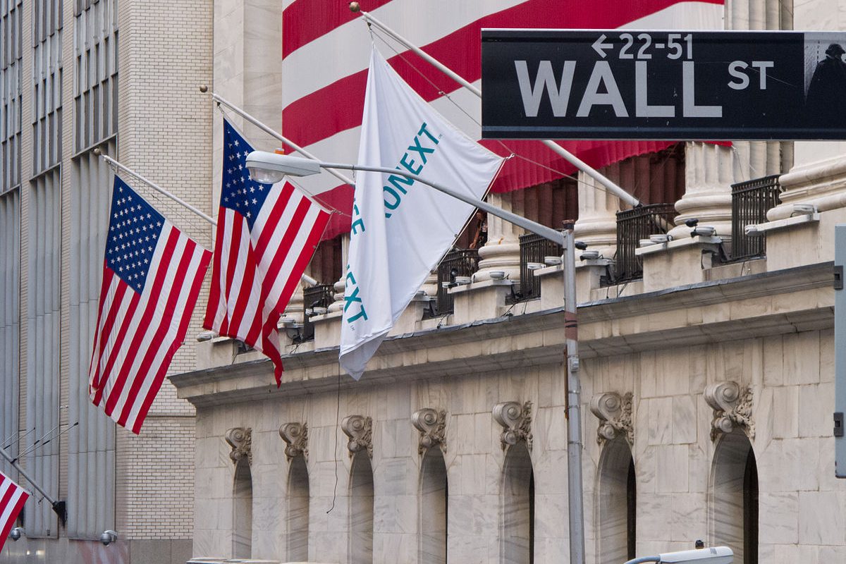 1200px-Wall_Street_-_New_York_Stock_Exchange